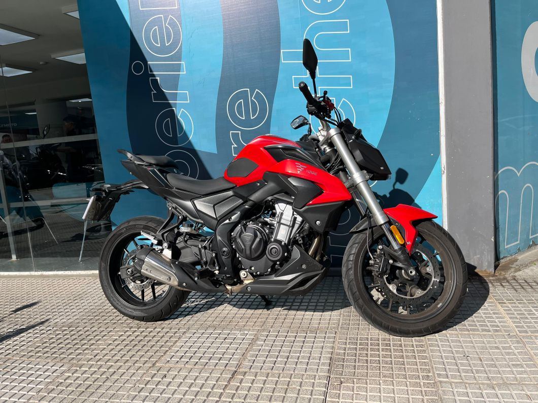 500 R usado 2023 con 9837 km CF (1) [M3720]