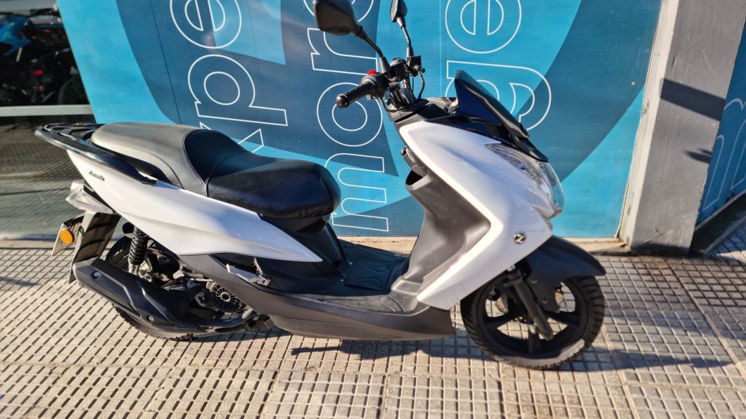 Cruiser X usada 2023 con 2098 km 1M (1) [M3757]